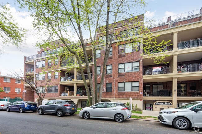 Photo - 71-33 162nd St