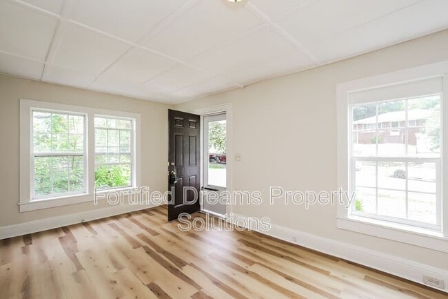 Photo - 2218 Greenway Ave NW