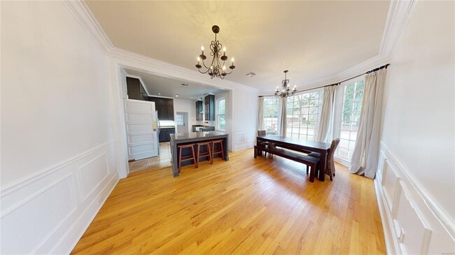 Photo - 3302 Cloverdale Rd