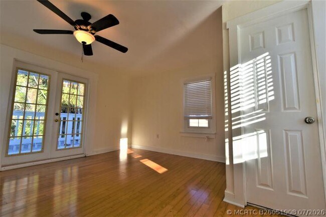 Photo - 918 S M St