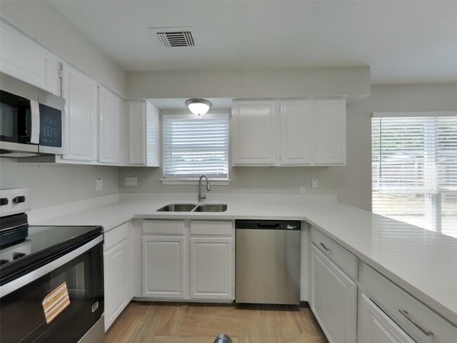 Photo - 13603 Lynnville Dr