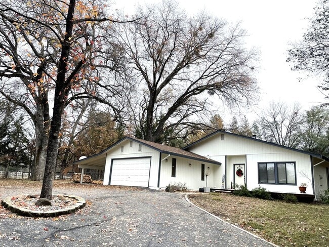 Building Photo - 3 bedroom, 2 bath home in Lake Wildwood, Penn Valley, CA 95946