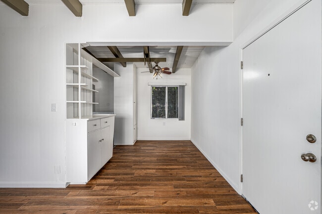 1BR, 1BA - 750SF - Dining Room
