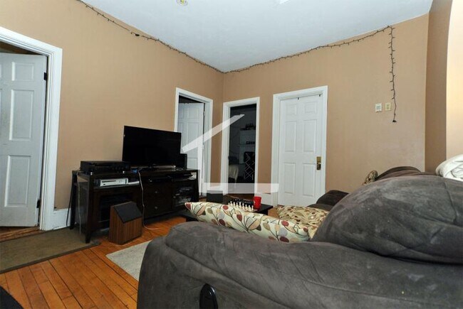 Photo - 192 Alleghany St Unidad 2