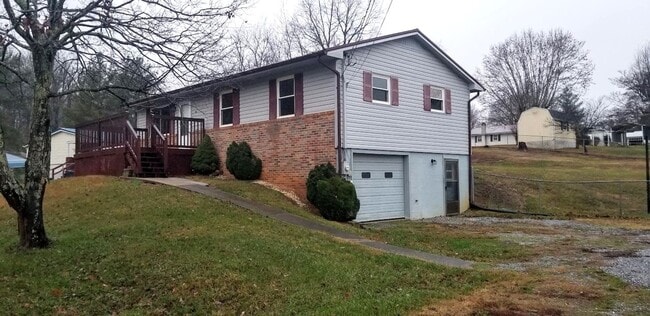 Building Photo - 60 Lorraine St