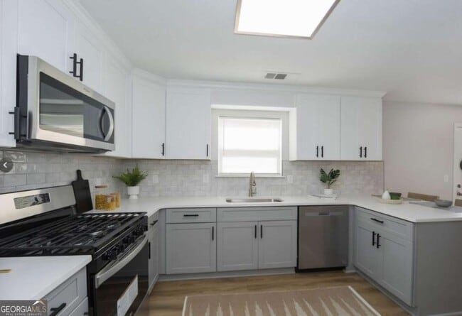 Photo - 833 Oakview Trce