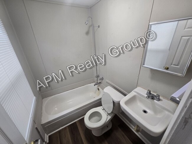Photo - Renovated one bedroom duplex in Melrose He...