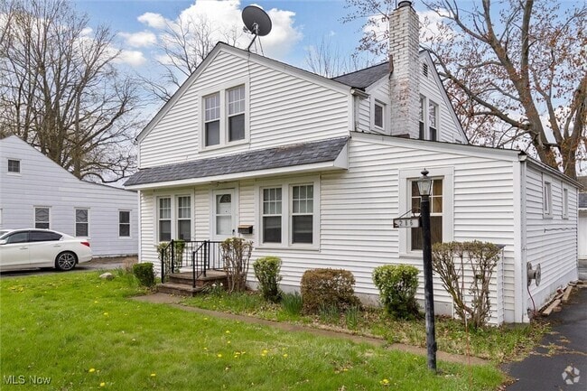 Building Photo - 286 E 238th St Rental