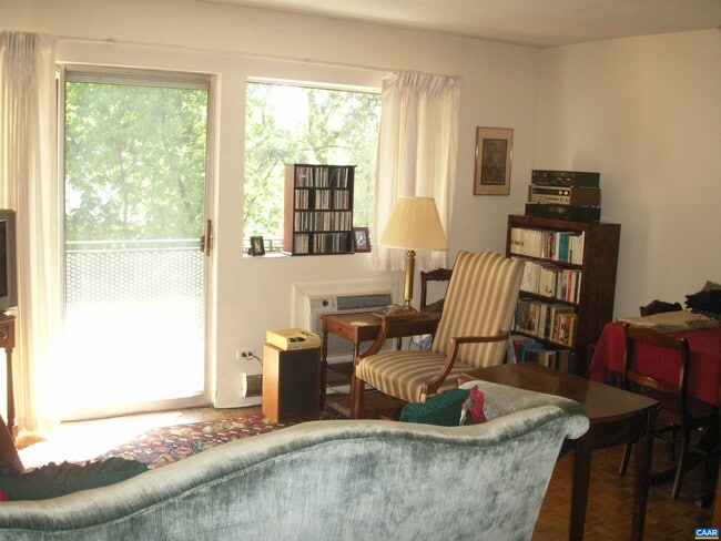 Building Photo - 1800 Jefferson Park Ave Unit 47