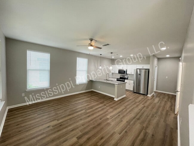 Photo - 5BD/5.5BA FOR RENT IN ROWANDALE