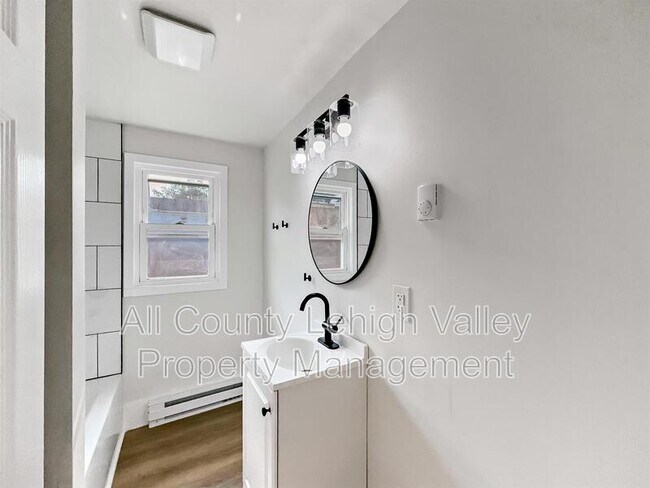 Photo - 122 E Goepp St Unit 2