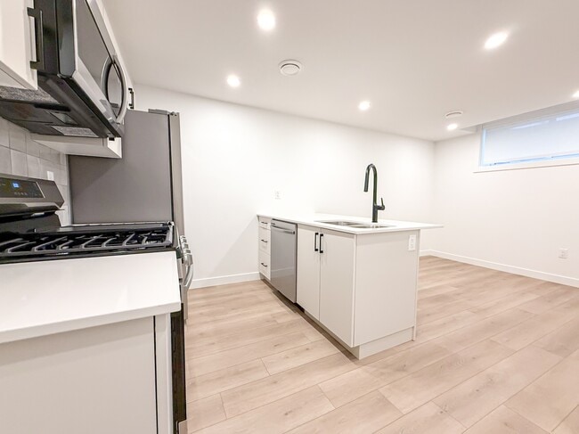 Photo - 12407-12122 122 Ave NW