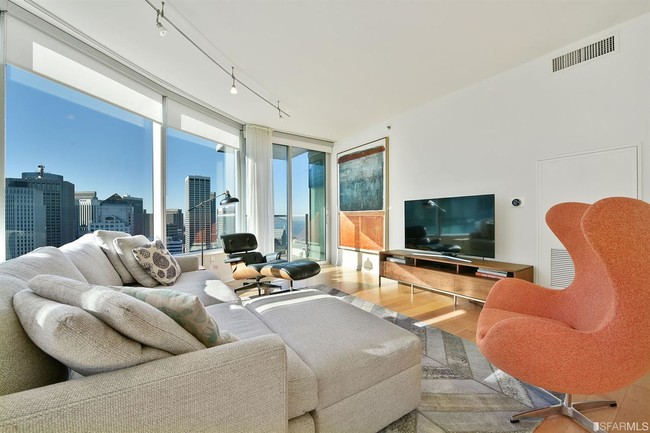 Photo - 338 Spear St