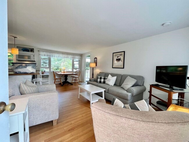 Photo - 19 Myrica Ave