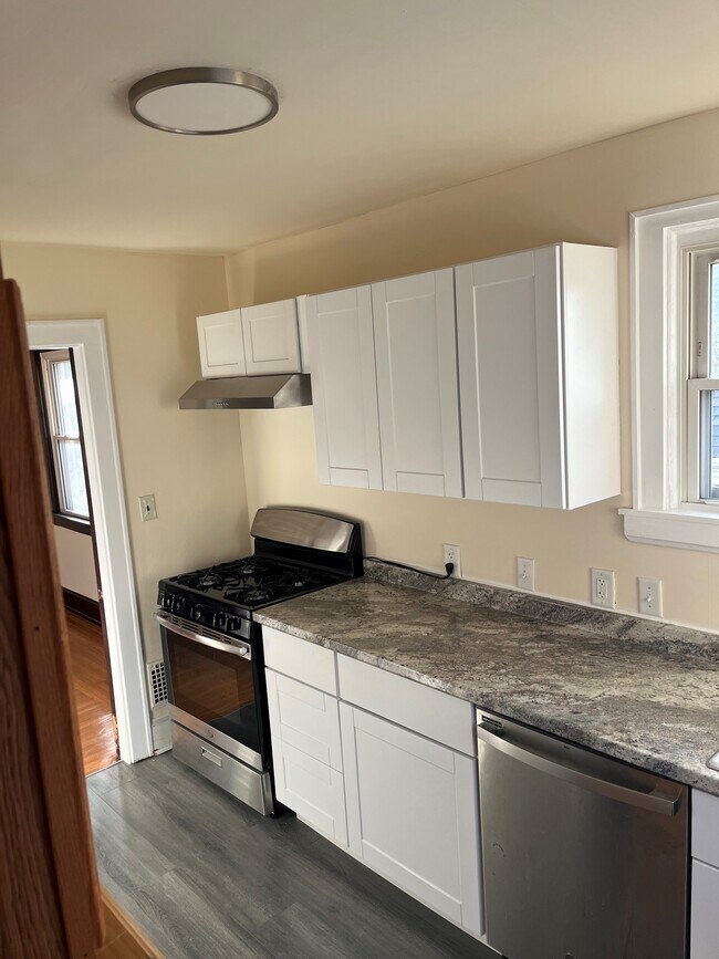 kitchen - 2704 Minot Ave Unit 1