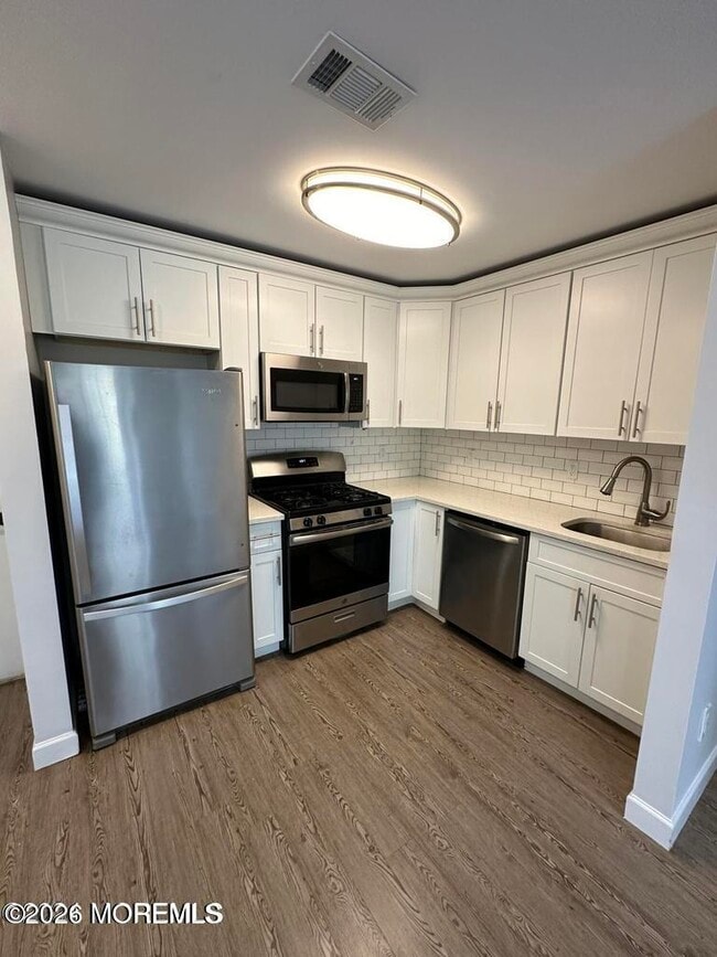 Photo - 76 Des Moines Ct