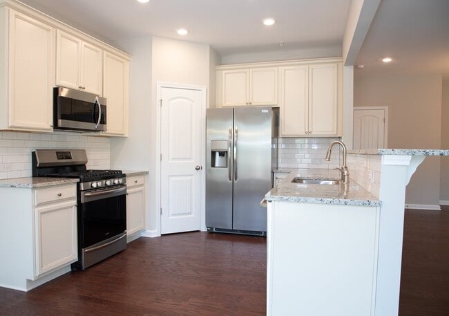 Photo - 1210 Foxcroft Ln