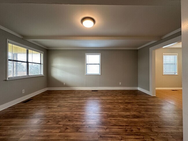 Photo - Beautiful 3 Bed / 2 Bath Two-Story Home