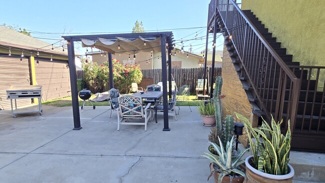 Photo - 3554 Locke Ave Unidad Locke
