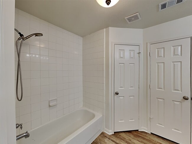 Photo - 2518 Halstead Dr