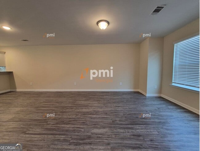 4438 Pinscher St