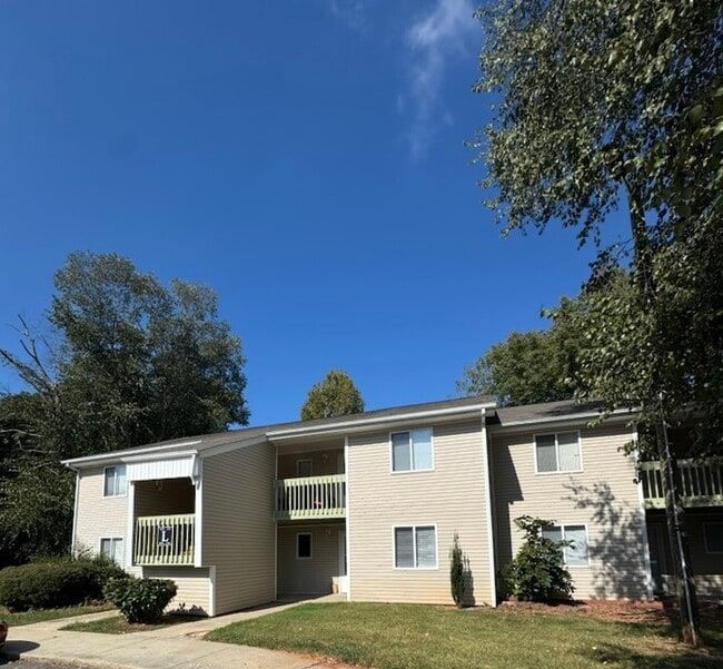 Building Photo - !! SEPTEMBER MOVE IN SPECIAL: $500 OFF on ... Rental