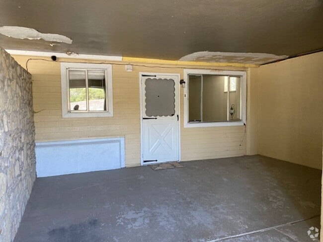 Building Photo - 745 Mc Carthy Blvd Unit #B Rental
