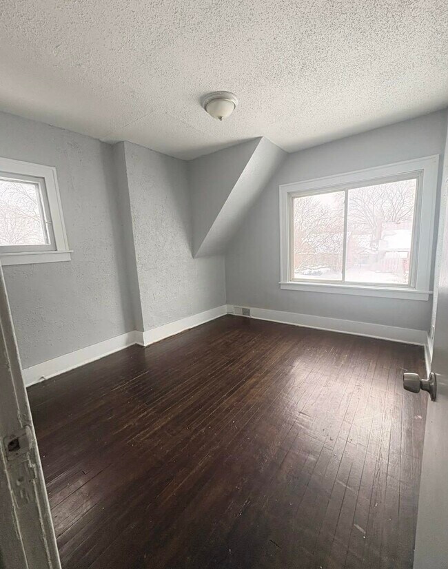 Photo - 16583 Archdale St