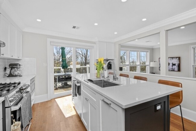 Photo - 322 Bunker Hill St Unit B