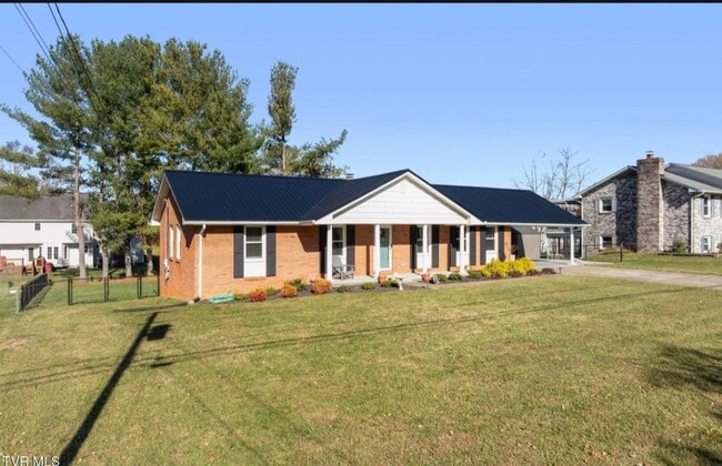 Photo - 2916 Newbern Dr