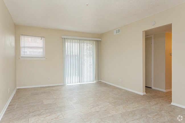 2 BR, 1 BA - 800 SF