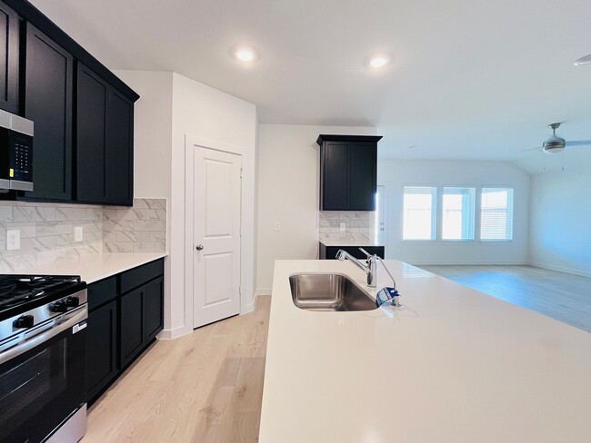 Building Photo - 30634 Windermere