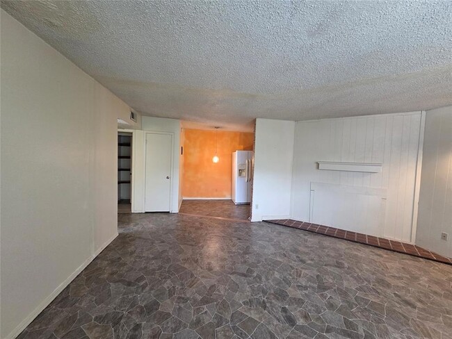Photo - 401 SE 12th St Unidad 143