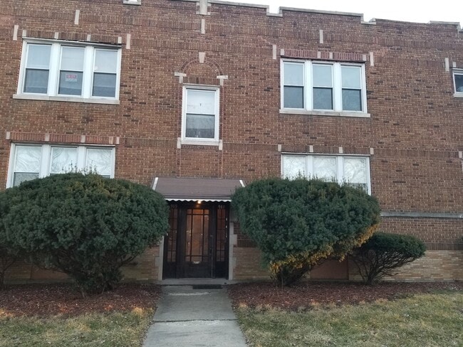 Photo - 915 W 95th St Unit 2e