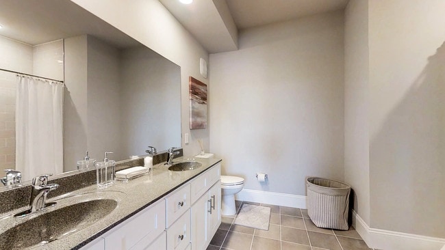 Clydesdale Master Bath - Plaza Grande at Garden State Park