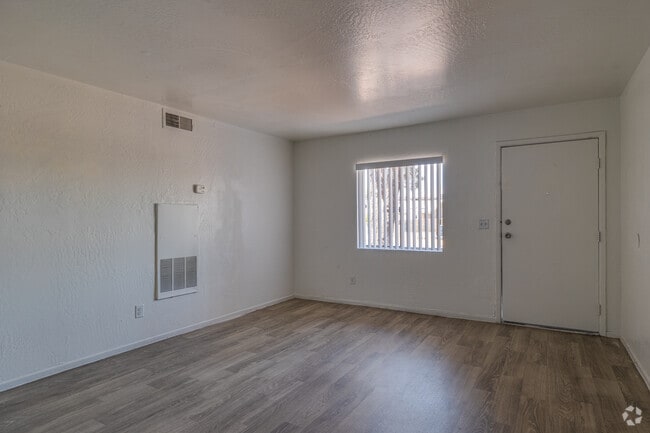 2BR, 1BA - 792SF
