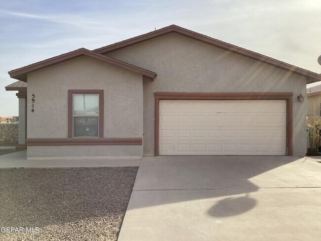 Photo - 5914 Speyside Dr