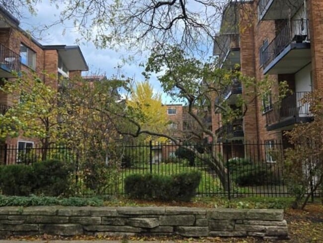 Photo - 6961 N Oakley Ave