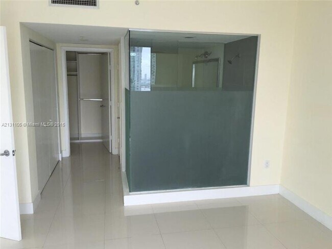 Photo - 92 SW 3rd St Unidad 3311