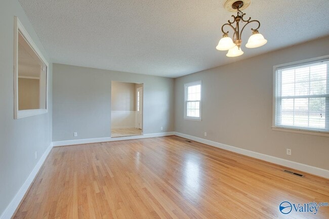 Photo - 2107 Edinburgh Dr SW