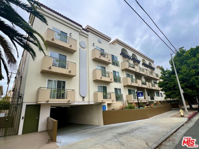 Photo - 1353 N Fuller Ave Condo Unit PH3