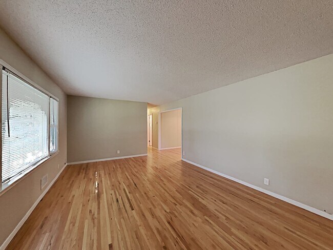 Photo - 8013 Thomas Ave S