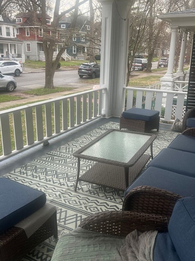 Photo - **Hawthorne Place** Pet Friendly 5 Large Bedrooms 2 Full Baths!