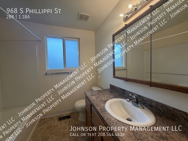 Photo - 968 S Phillippi St