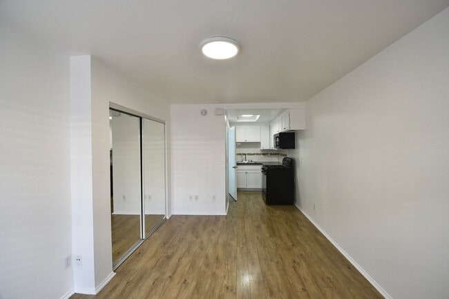 Photo - 5328 Riverton Ave Unit 103