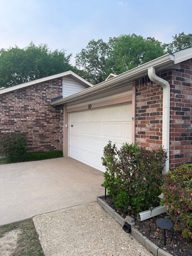 Photo - 10 Hampshire Cir