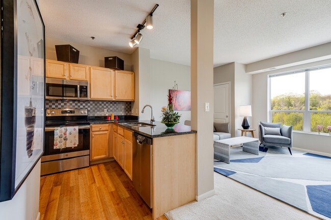 Building Photo - Riverview at Upper Landing Rental