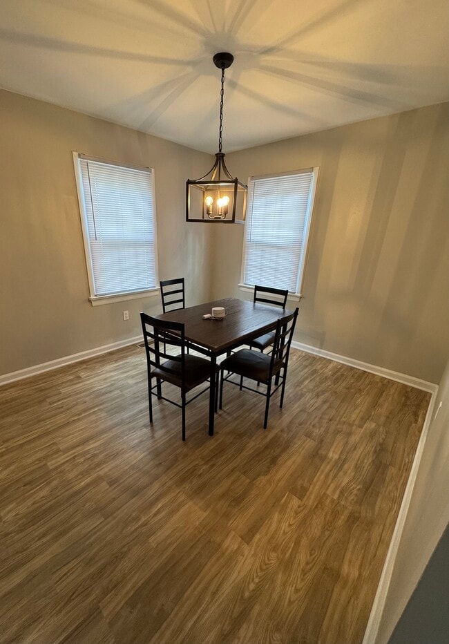 Dining room - 202 Huntington Ln