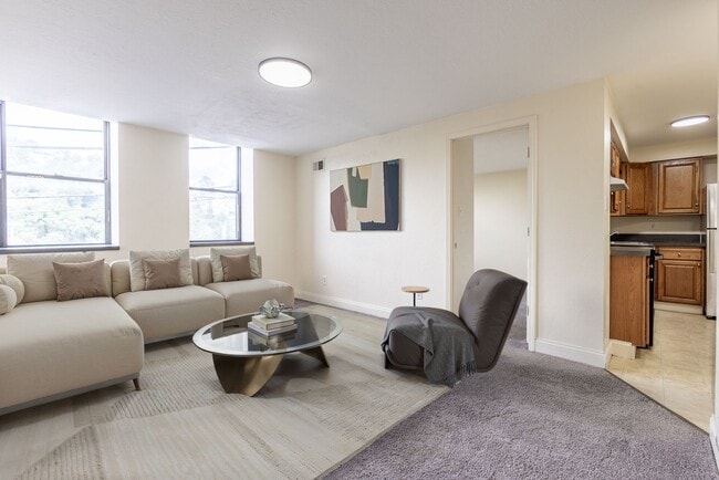 Building Photo - 182 W Warrington Ave Unit Apt 1