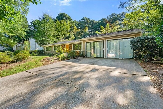 Photo - 1069 Martin Rd